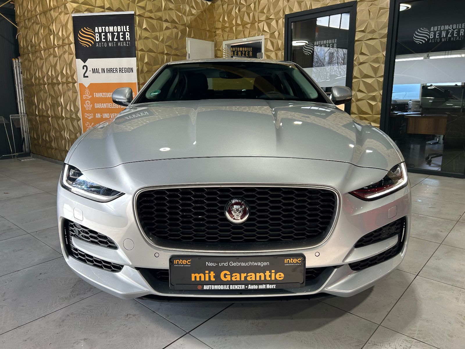 Fahrzeugabbildung Jaguar XE S/APPLE/KAMERA/SHZ/KLIMA/1.HAND