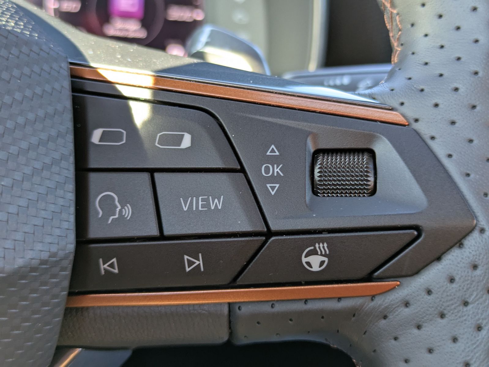 Fahrzeugabbildung CUPRA Leon 1.5 eTSI DSG MATRIX-LED*ACC*APP*KAMERA*18"