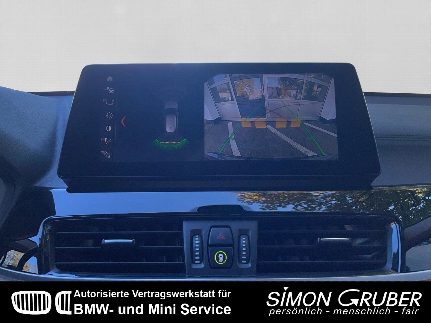 Fahrzeugabbildung BMW X1 xDrive20d Sport Line Navi+ HUD LED Kamera AHK