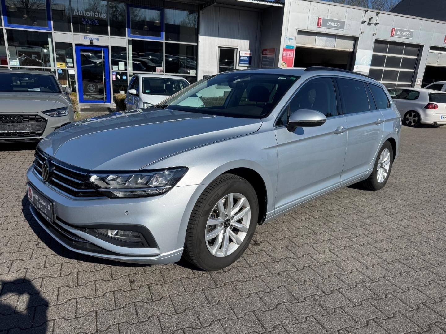 Volkswagen Passat Variant Business Niveau AHK-klappbar Navi