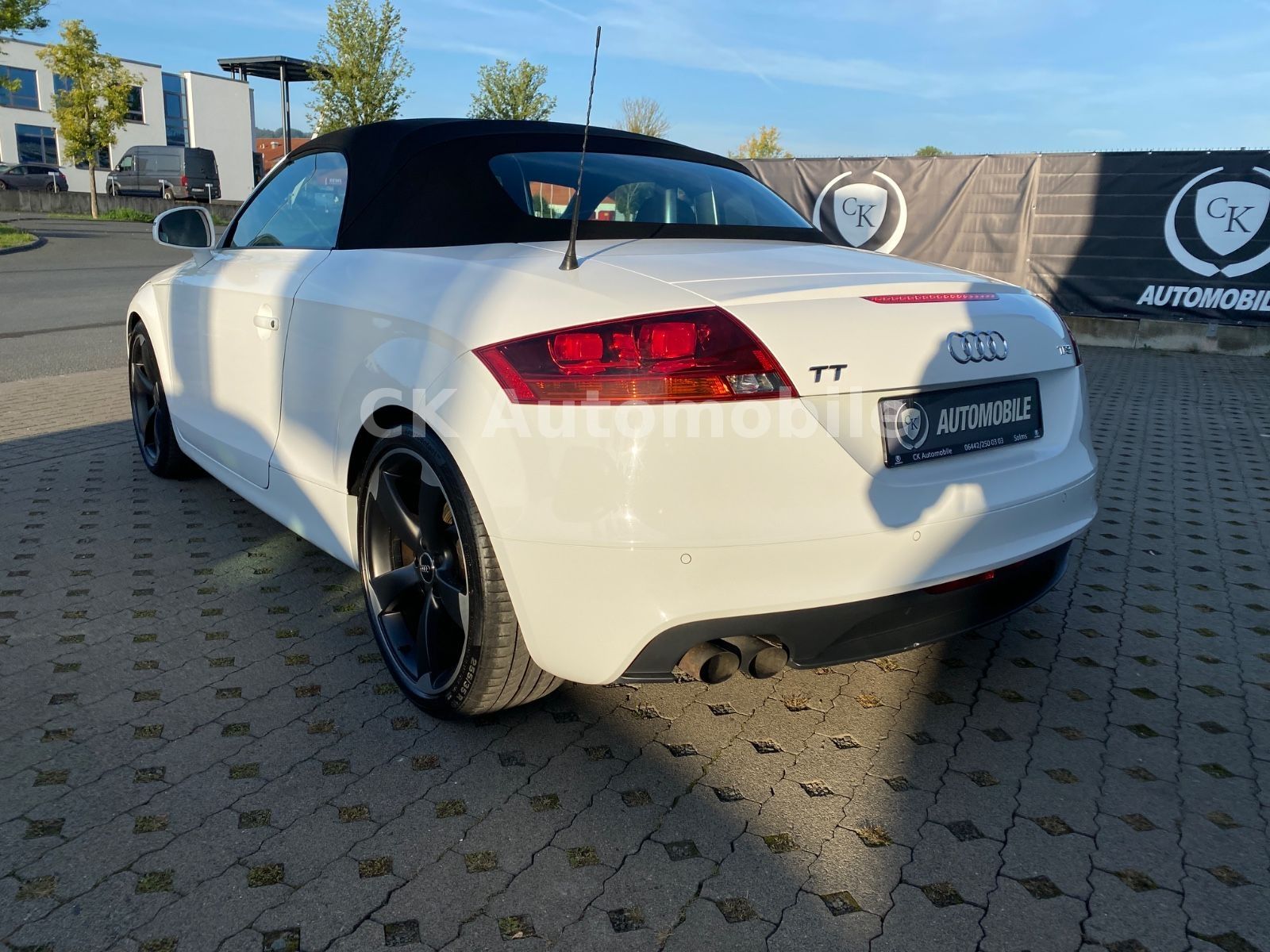 Fahrzeugabbildung Audi TT 1.8 TFSI Roadster S-Line/Navi/Bi-Xenon/PDC