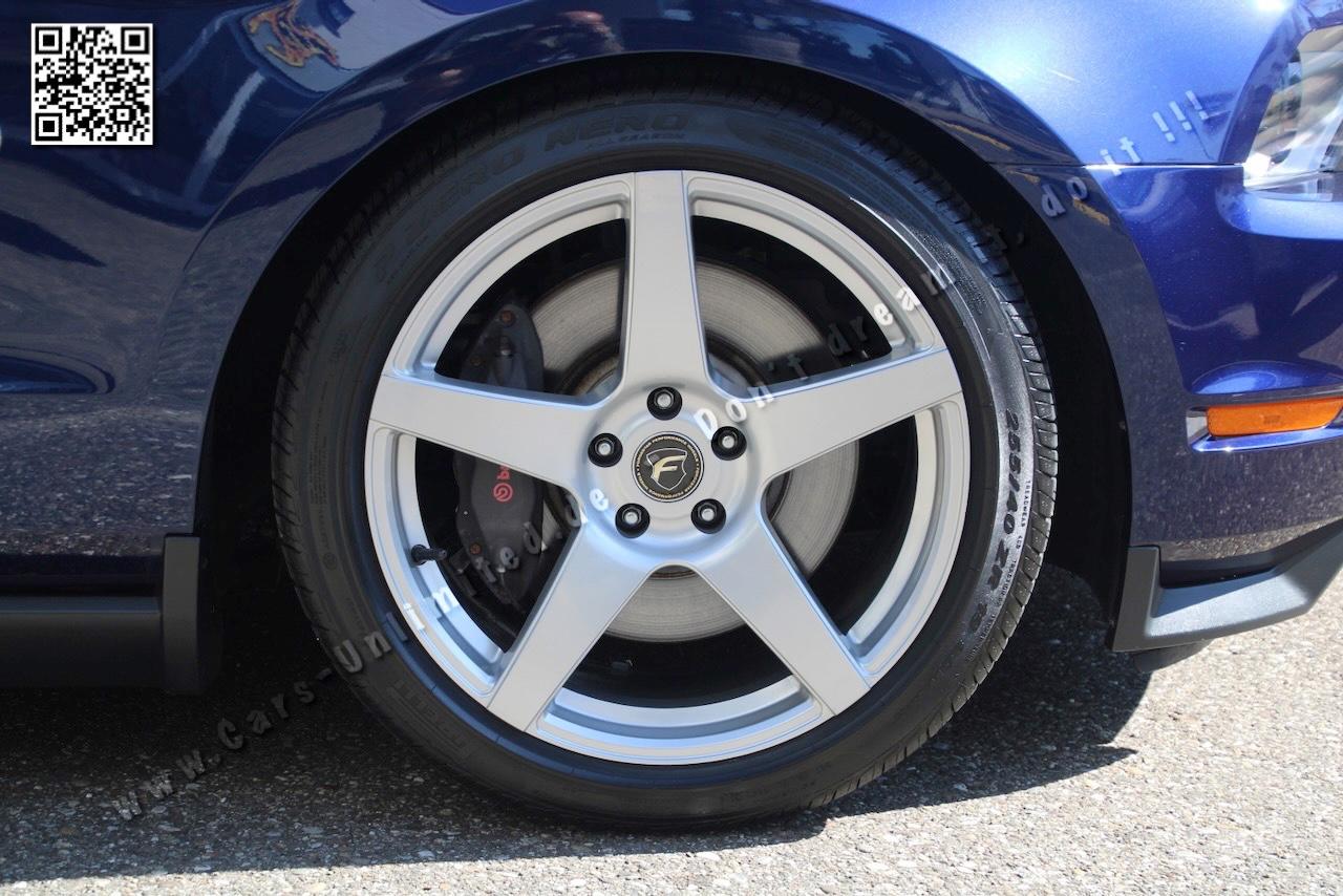 Ford Mustang GT Coupe 5.0 - wenig Laufleistung - TOP