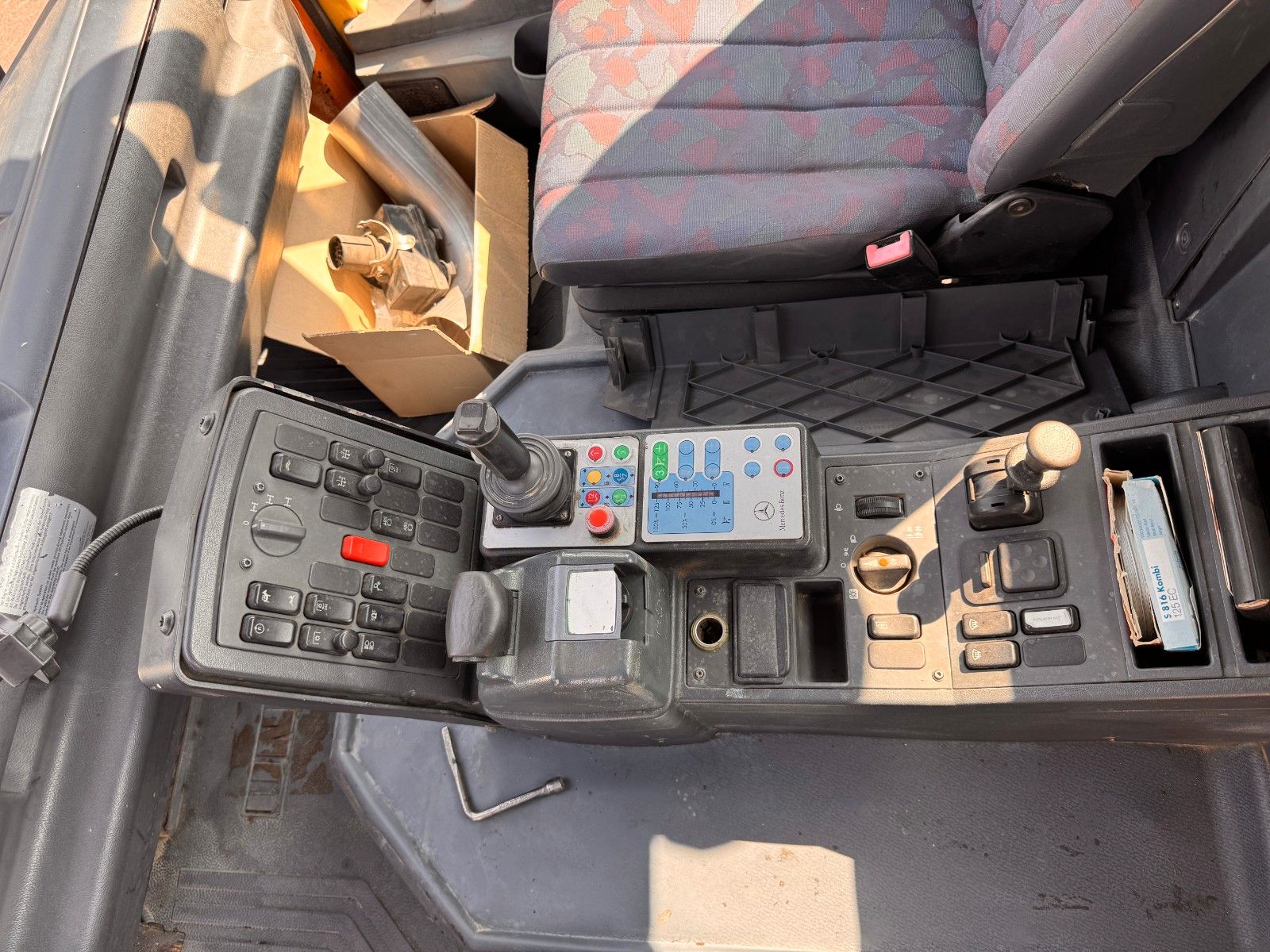 Fahrzeugabbildung Mercedes-Benz Unimog U300 4x4 Vario-Pilot