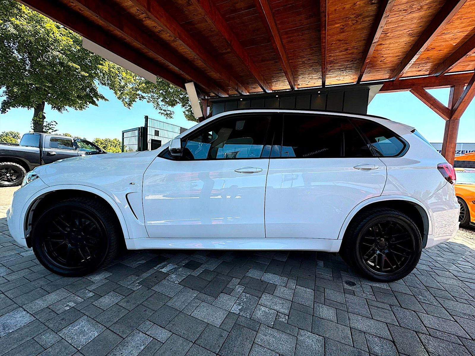 Fahrzeugabbildung BMW X5 xDrive30d M-Sport Shadow Line *Pano*Head Up*