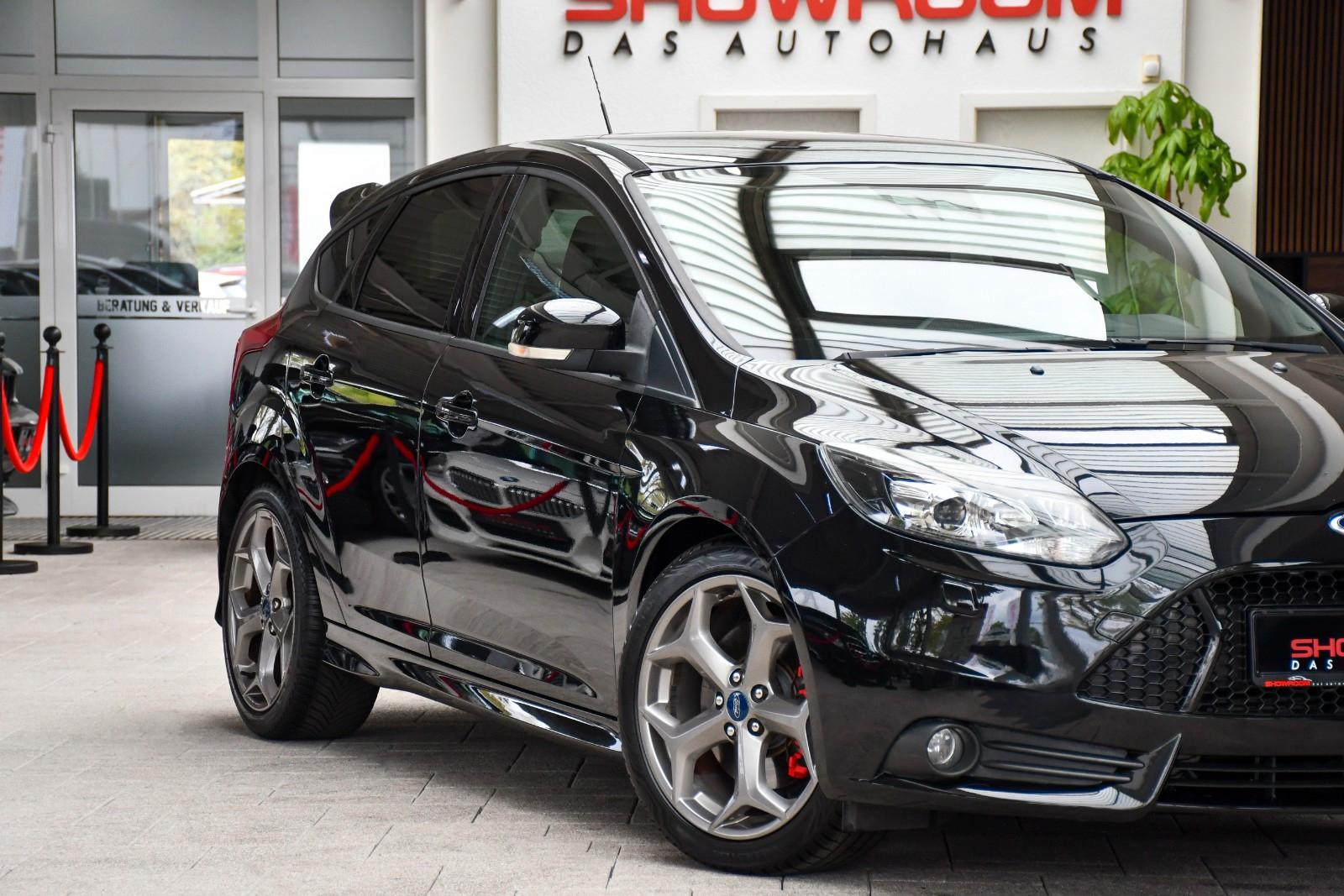 Ford Focus Lim. ST Schalter Recaro Kamera Navi 1.Hand