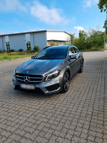 MERCEDES-BENZ Mercedes-Benz GLA 200 AMG
