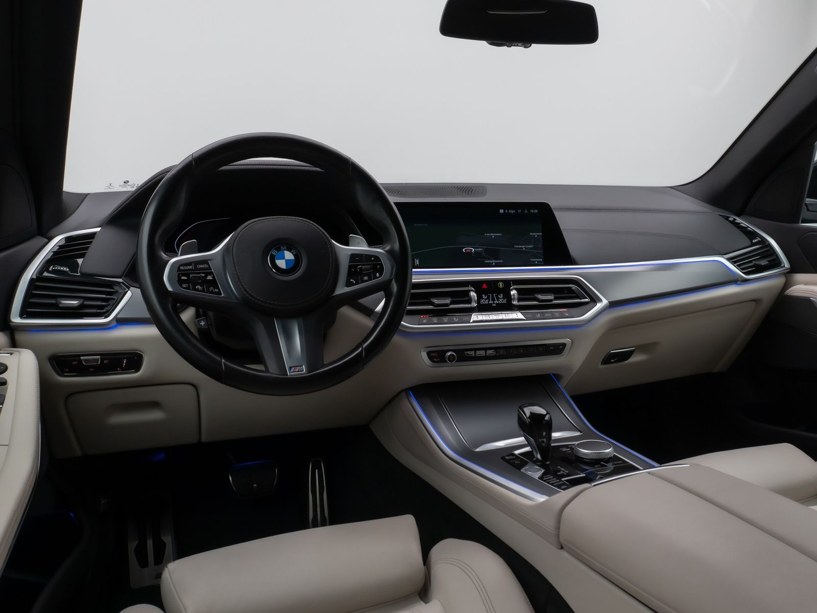 Fahrzeugabbildung BMW X5 xD30d M Sport Kamera HUD DAB HiFi Komfort 20"