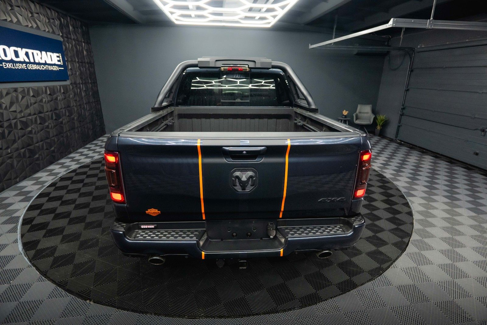 Fahrzeugabbildung Dodge RAM 5.7 V8 HEMI 4x4 OFFROAD Night HarleyDavidson