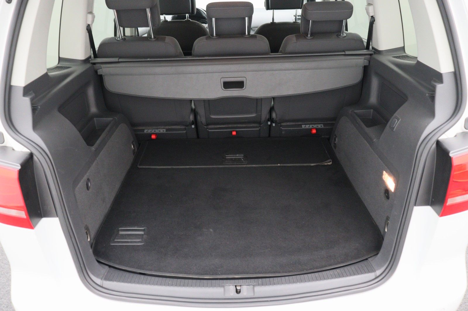 Fahrzeugabbildung Volkswagen Touran Life BMT AHK Navi PDC