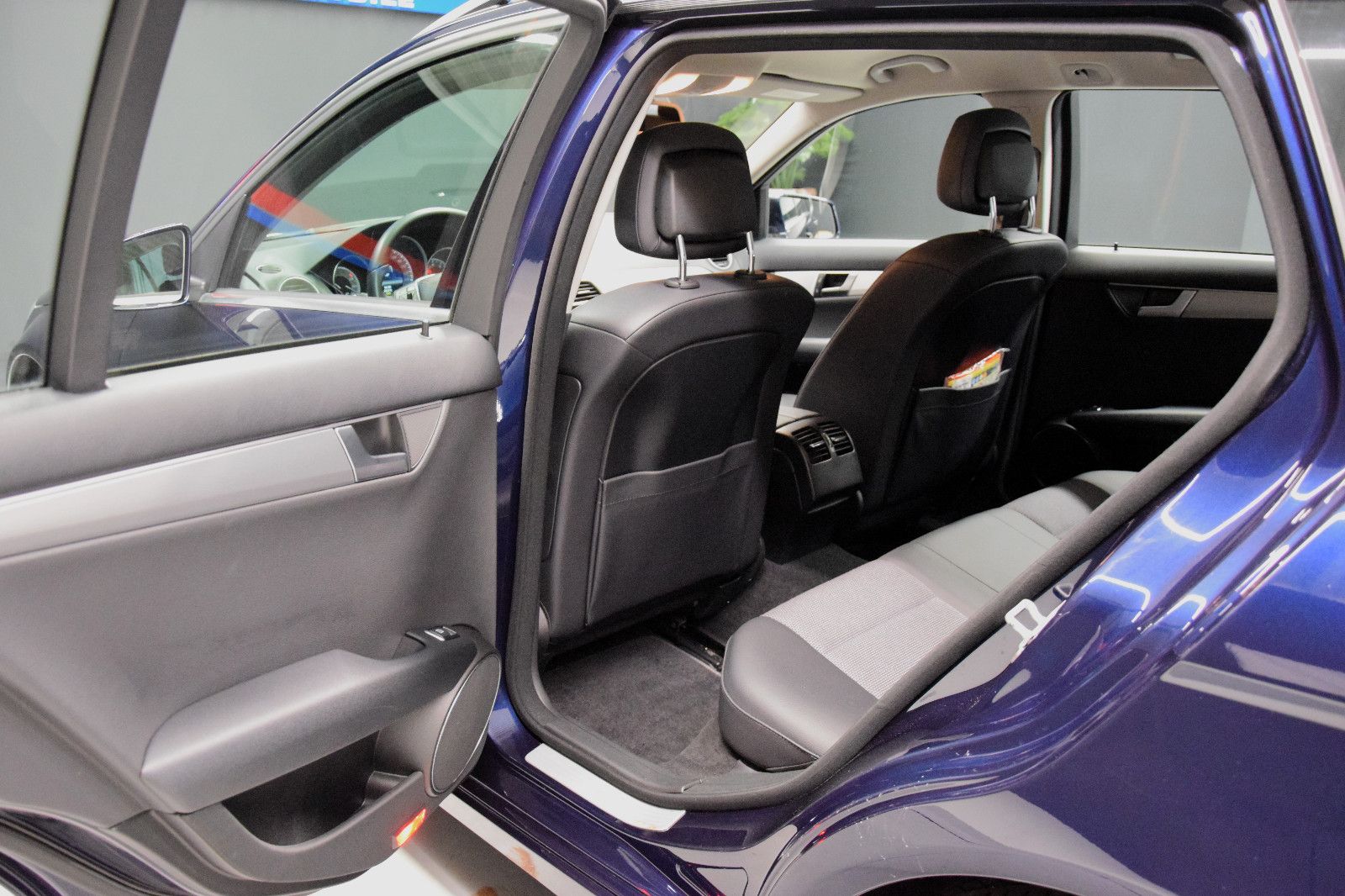 Fahrzeugabbildung Mercedes-Benz C 180 T CGI BlueEfficiency Avantgarde 2.Hand