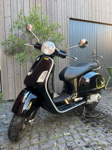 Piaggio Vespa GTS 250