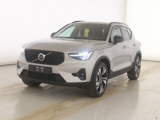 Volvo XC40 B4 Benzin 2WD Plus Dark DKG/AHK/BLIS/360°