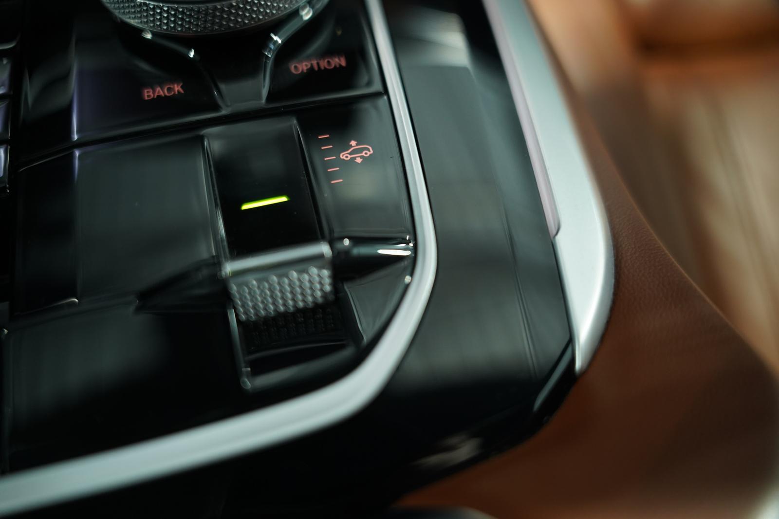 BMW X5 M60 i xD *1.H *22 *ACC*Sky Lounge*H-UP*AHK