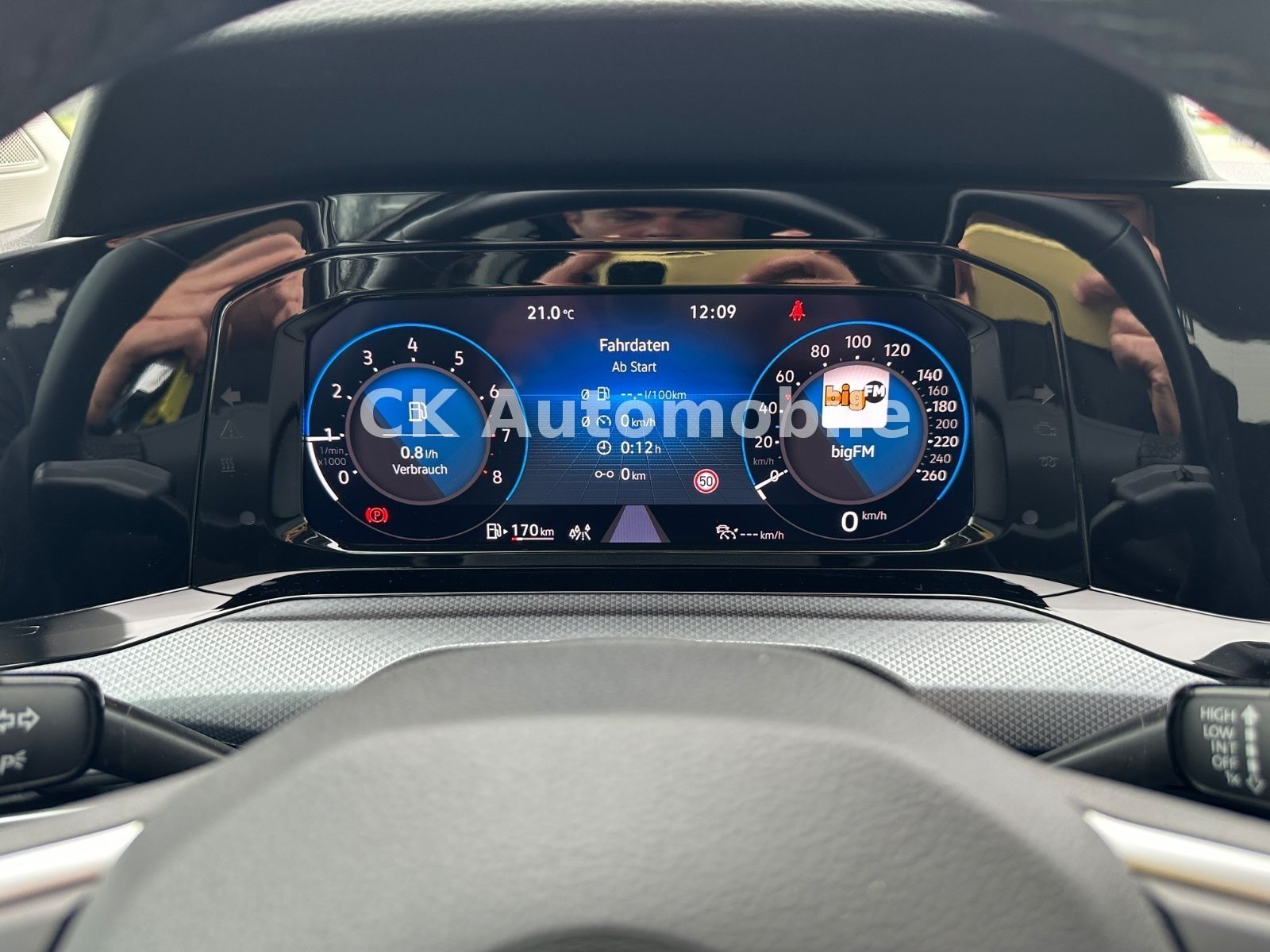 Fahrzeugabbildung Volkswagen Golf VIII Lim. Active 1.5 TSI/Navi/LED/ACC/PDC