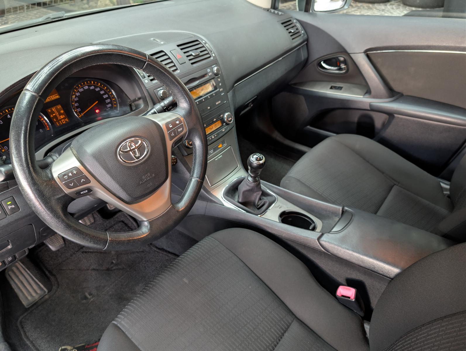 Toyota Avensis 2010 — photo 13