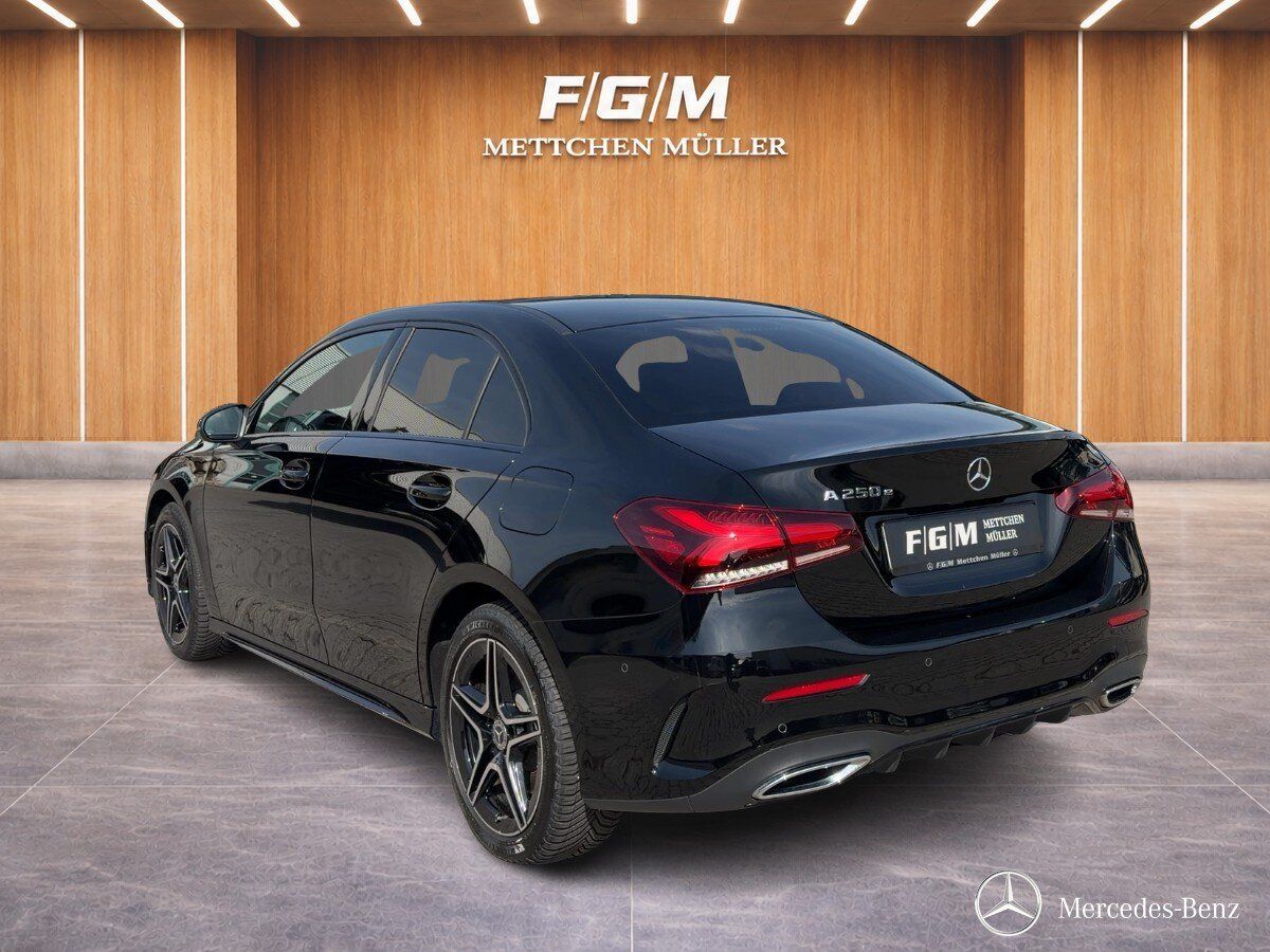 Mercedes-Benz A 250e Limousine AMG PANO CARPLAY NIGHT AMB. LED foto 2