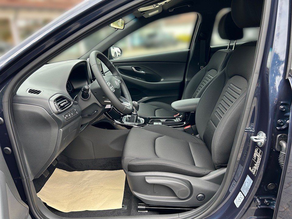 Fahrzeugabbildung Hyundai i30 MY25 1.5T 48V ADVANTAGE LED+NAVI 5J-GARANTIE