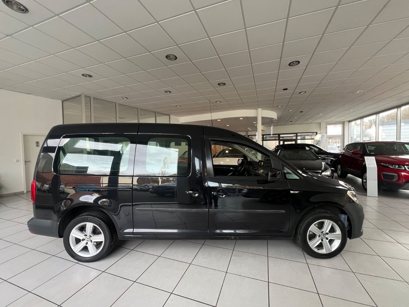 Fahrzeugabbildung Volkswagen Caddy PKW Maxi *MOTOR BEI VW NEU 100.000KM*