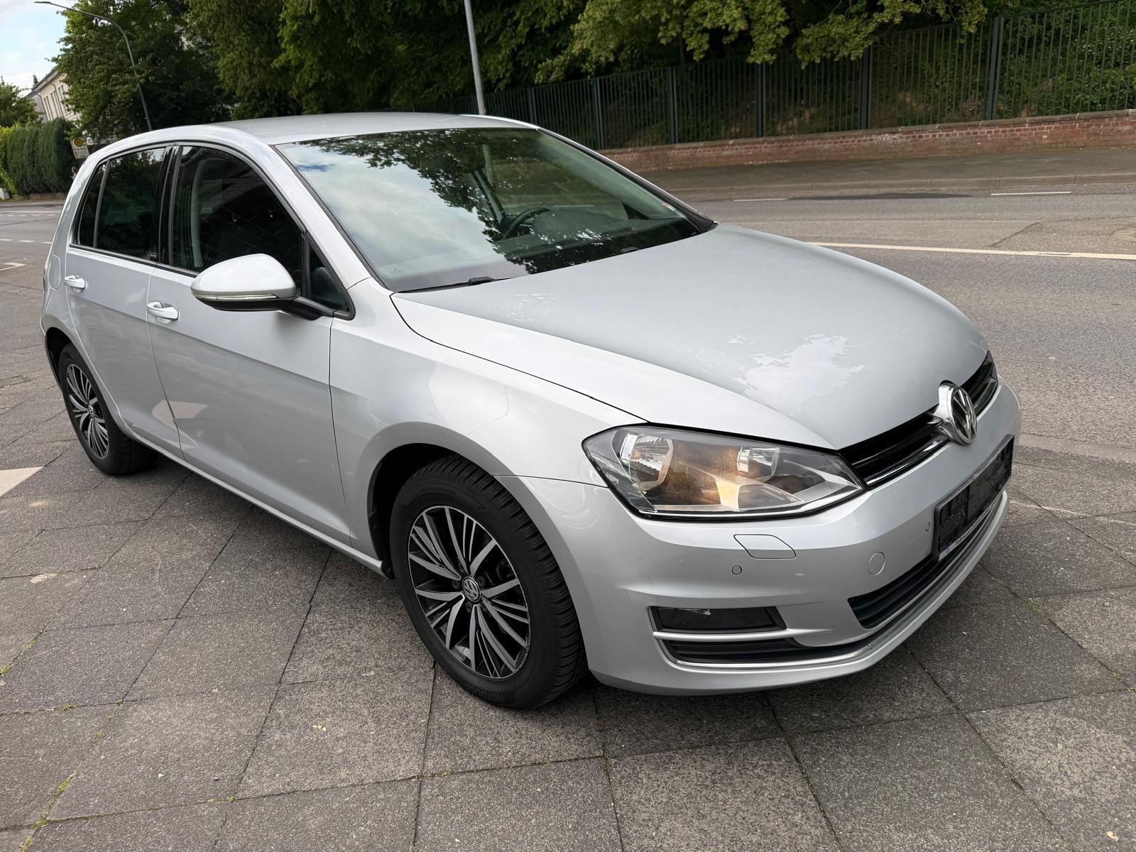 Volkswagen Golf VII Lim. Allstar *Scheckheft* Garantie puls