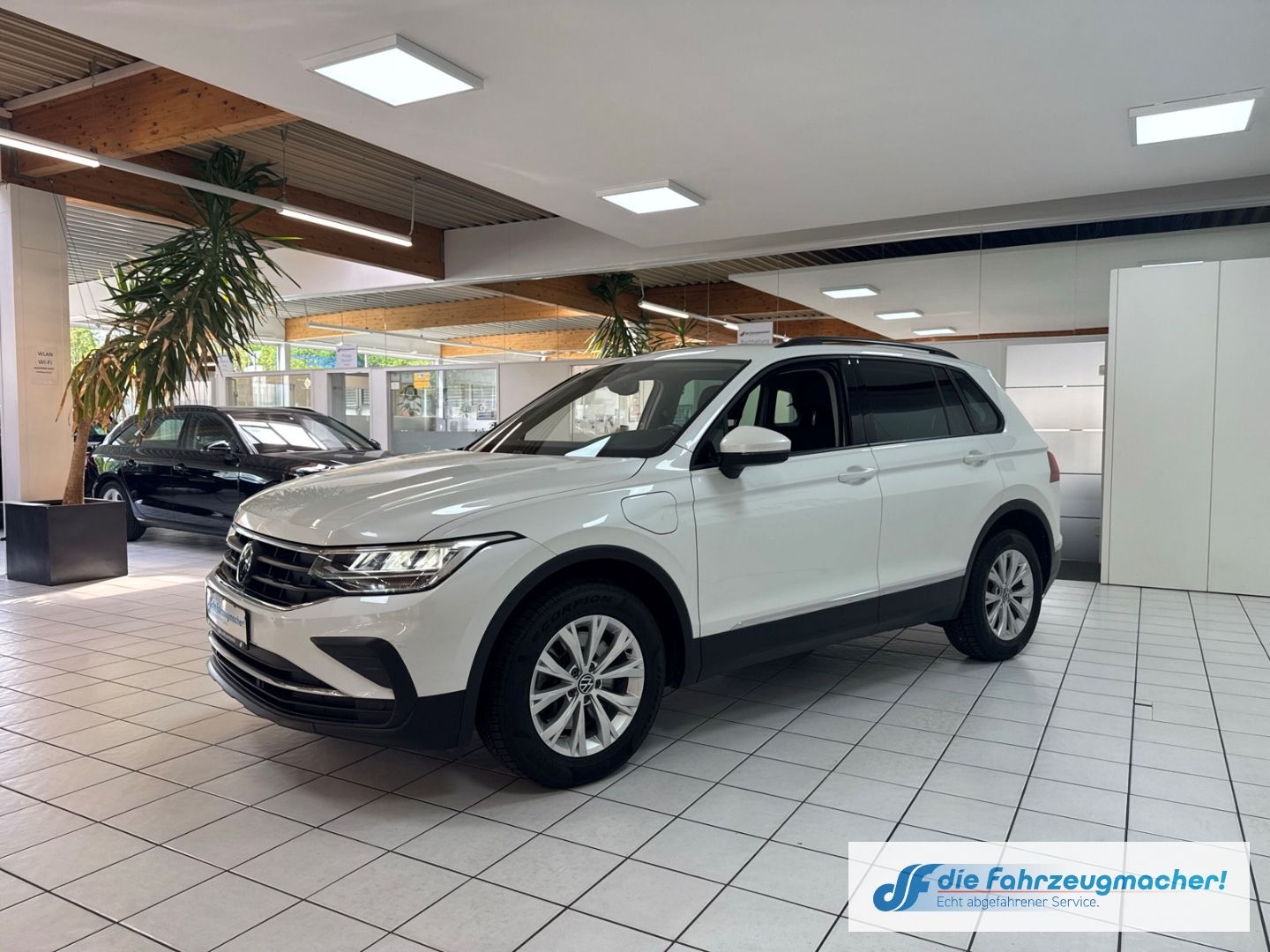 Fahrzeugabbildung Volkswagen Tiguan Life eHybrid 1.4 TSI EU6d Navi Digitales