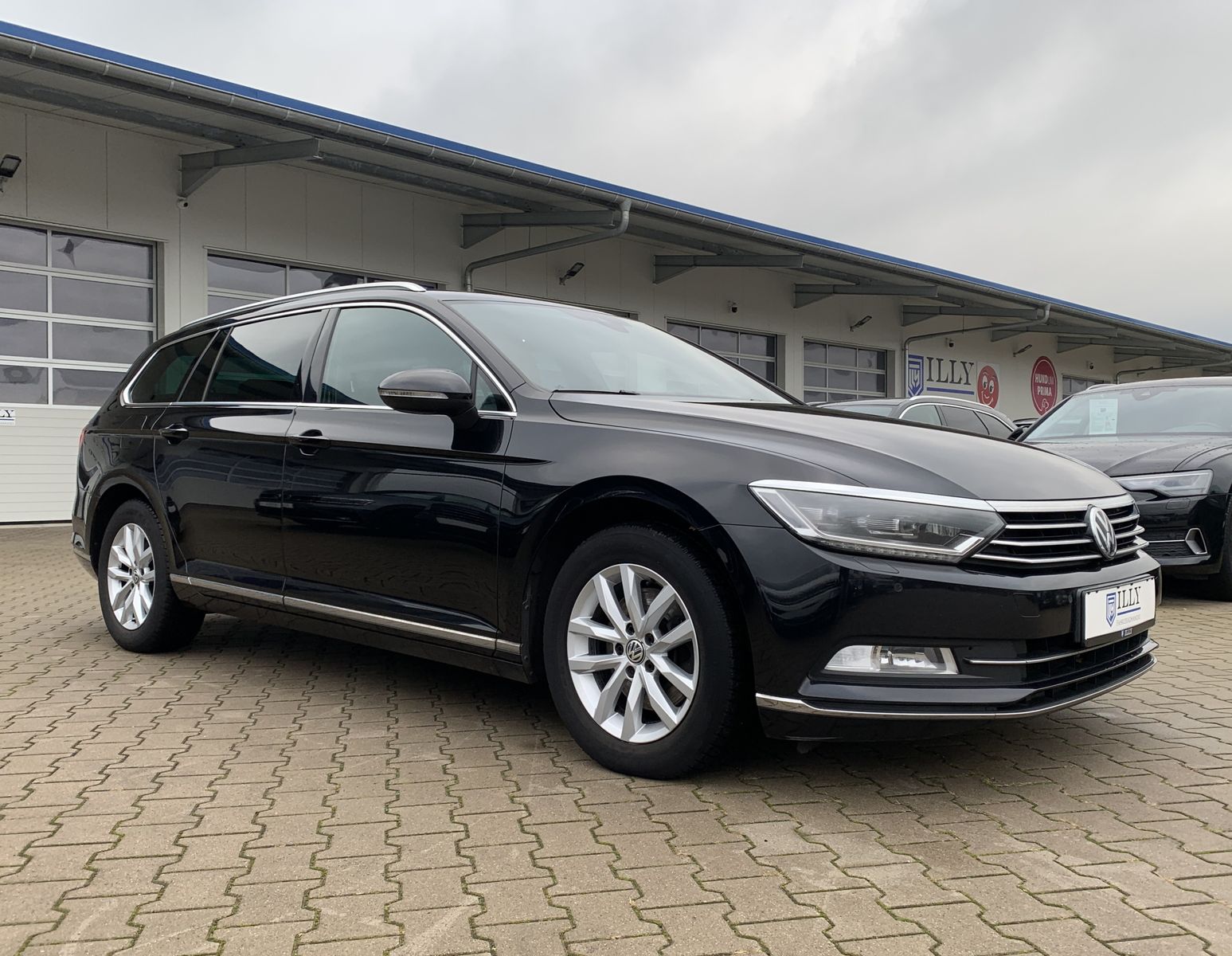 Fahrzeugabbildung Volkswagen Passat Variant 2.0 TDI*Highline*LED-Matrix*Pano*