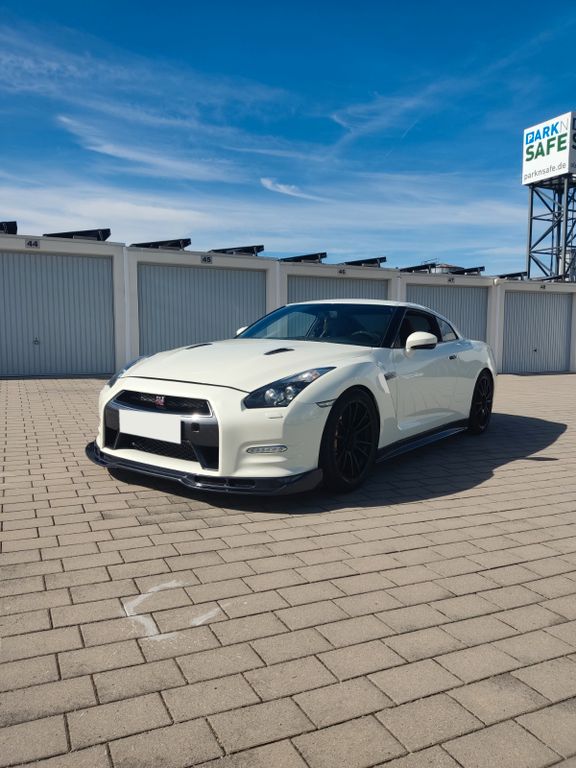 Nissan GT-R