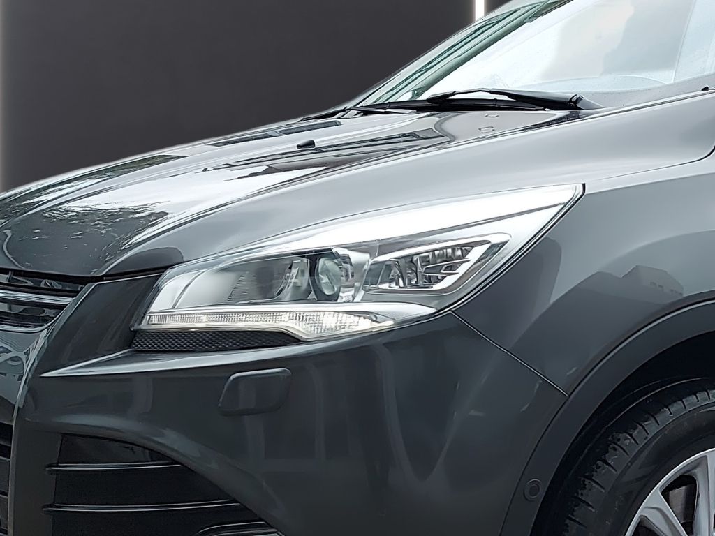 Fahrzeugabbildung Ford KUGA 1.5 4x4 Titanium Xenon el. Heckklappe Navi