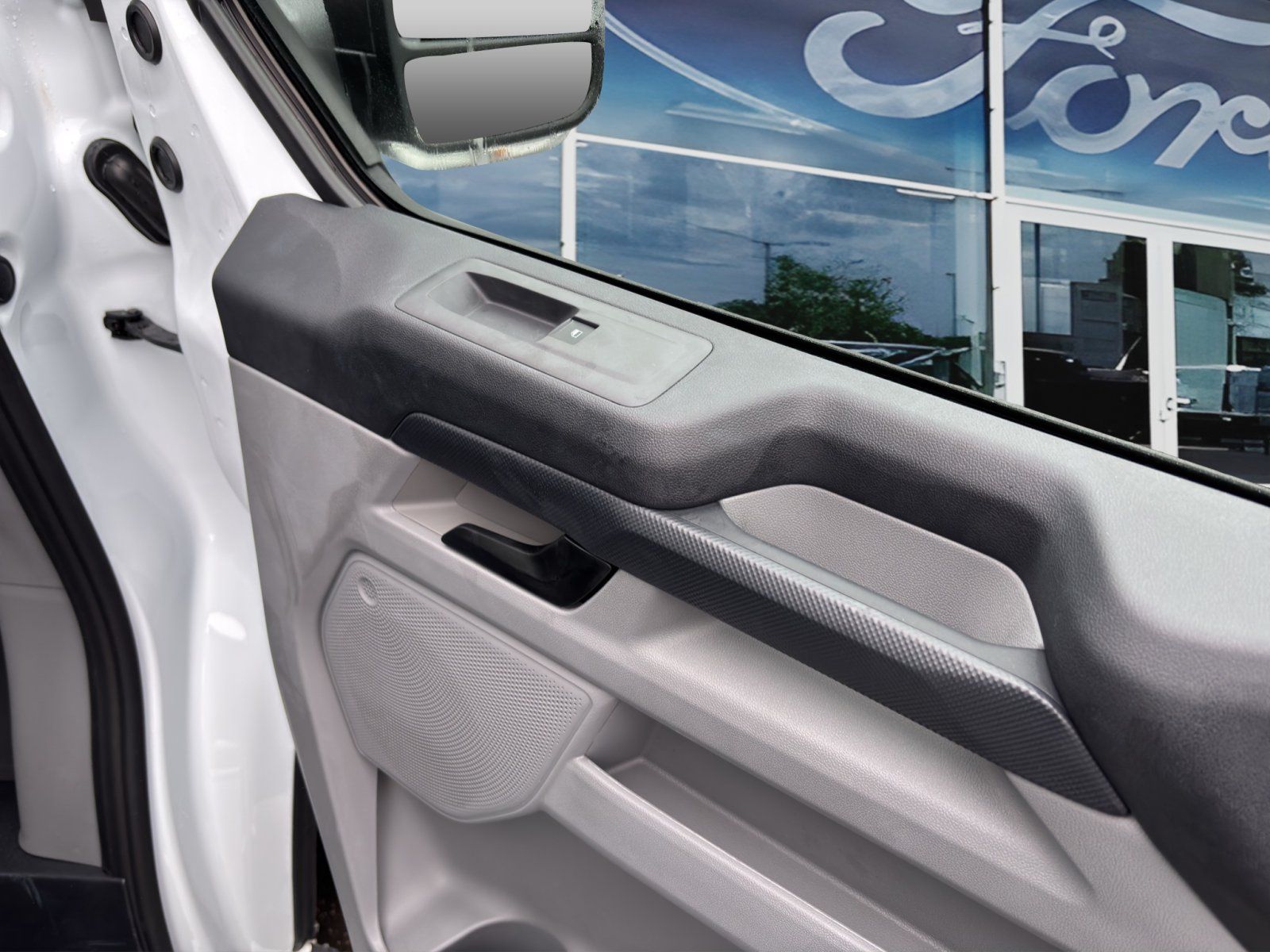 Fahrzeugabbildung Ford Transit Custom 320 L1 Trend FWD Plug-in Hybrid