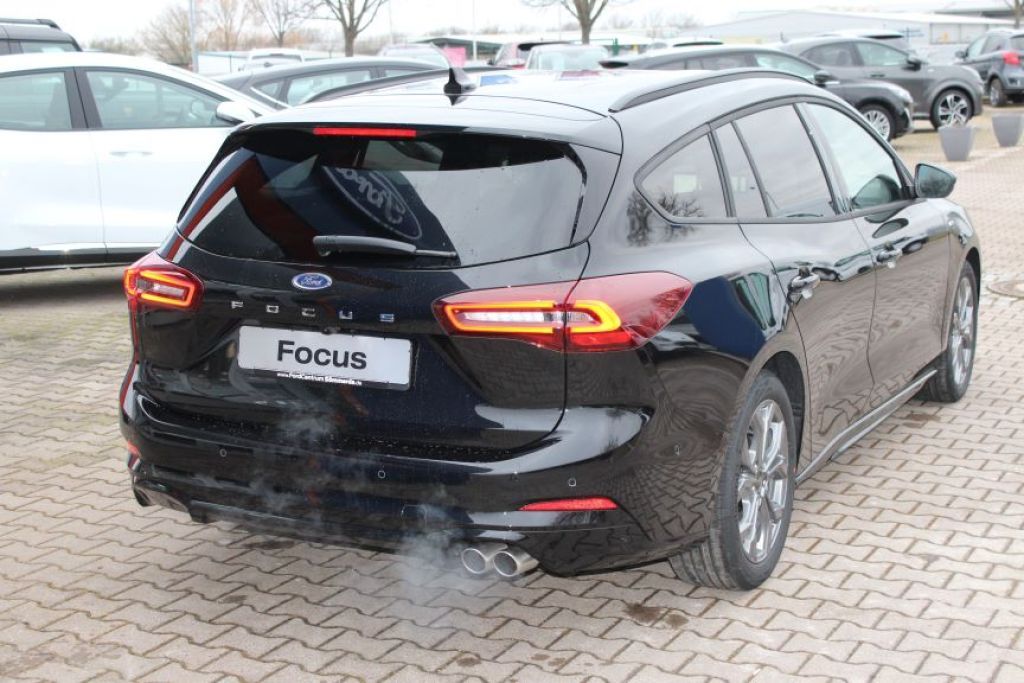 Fahrzeugabbildung Ford Focus Turnier Hybrid ST-LINE