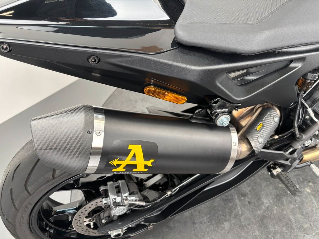 Fahrzeugabbildung KTM 890 DUKE *TOP-ZUSTAND *1. HAND *ARROW