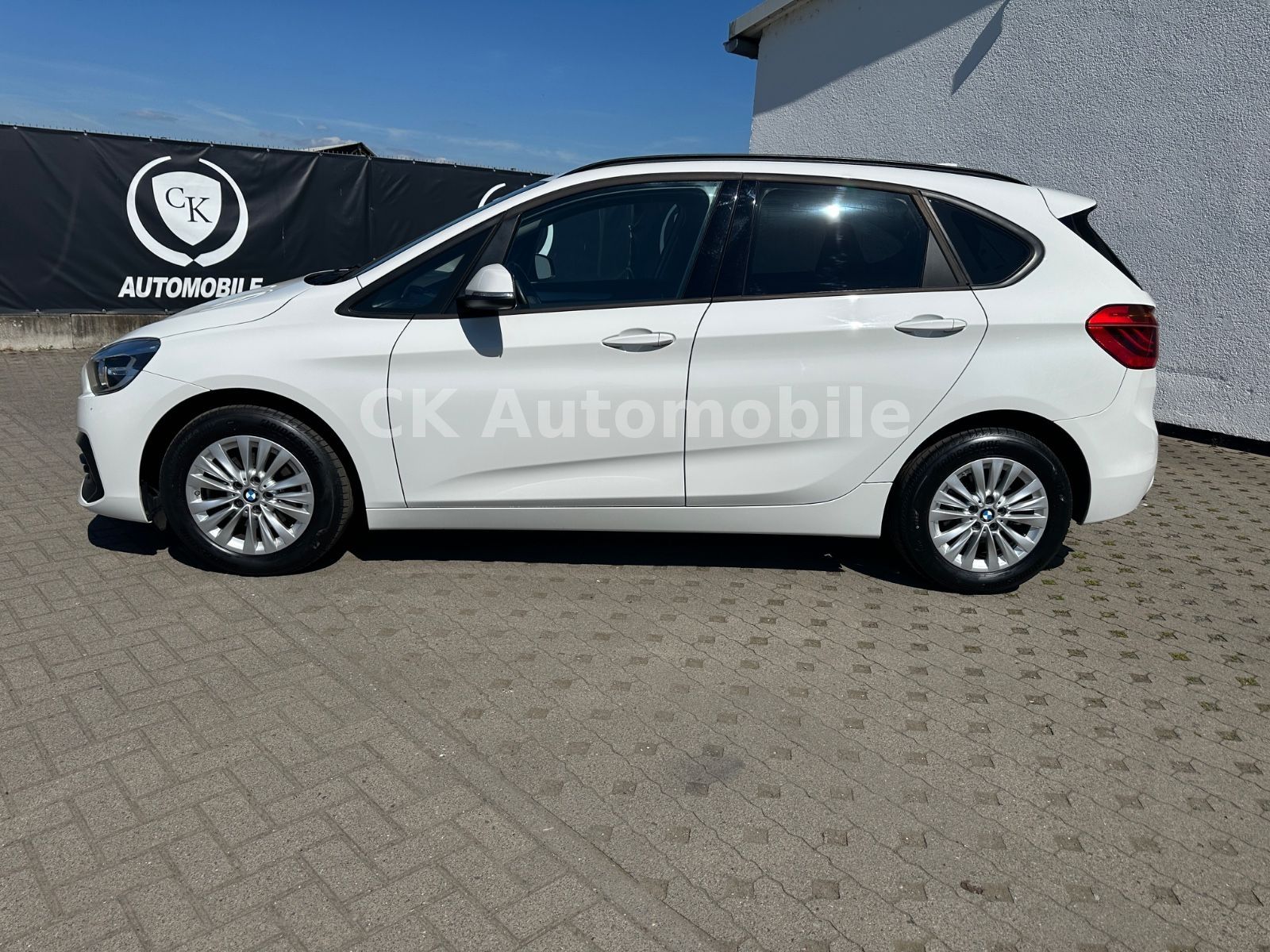 Fahrzeugabbildung BMW 218i Active Tourer Advantage Automatik/Navi/AHK