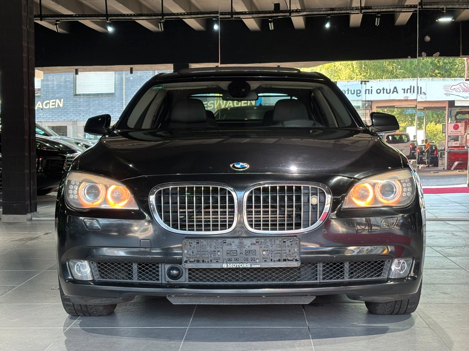 Fahrzeugabbildung BMW 760i L V12/MASSAGE/MEMORY/HUD/SCHIEBEDACH/KAMERA