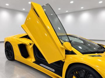صورة 4 لـ 2012 Lamborghini AVENTADOR