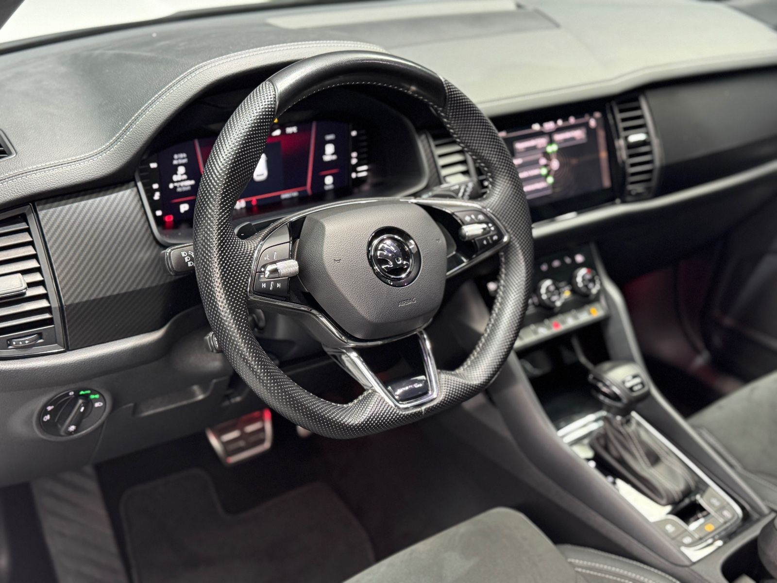 Fahrzeugabbildung SKODA Kodiaq Sportline 4x4|DSG|7-SITZER|AHK|ACC