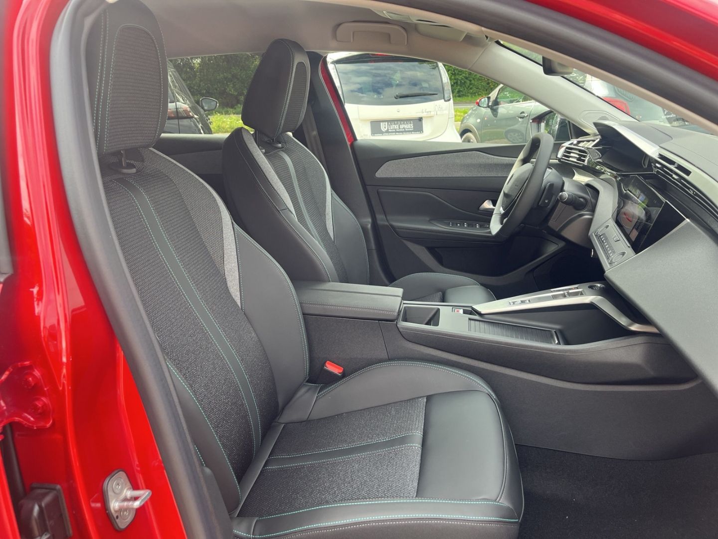 Fahrzeugabbildung Peugeot 308 Hybrid ALLURE HYBRID 145 e-DSC6 AHK-abnehmba
