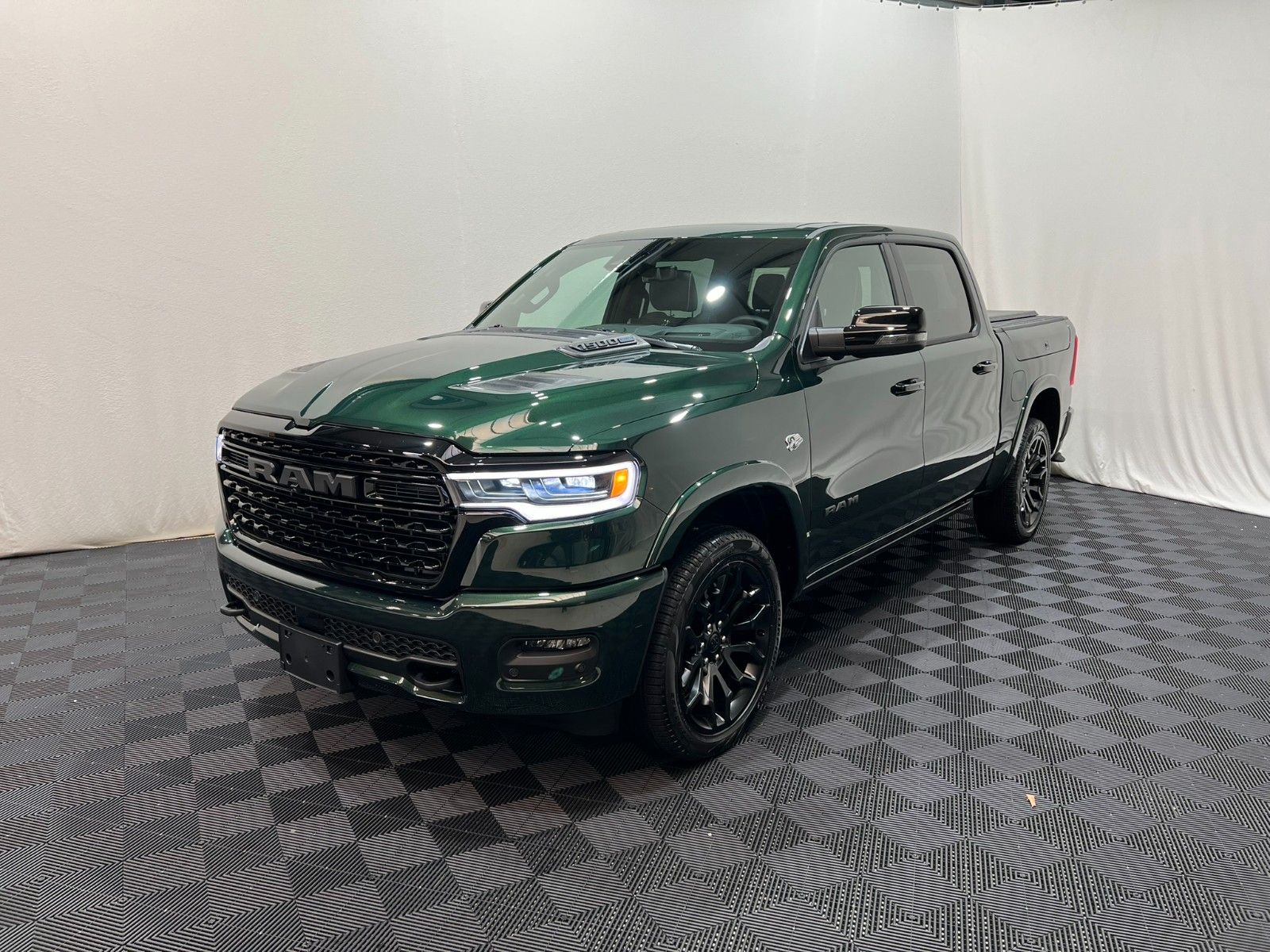 Fahrzeugabbildung Dodge RAM 1500 Limited Night  5,7L V8 HEMI