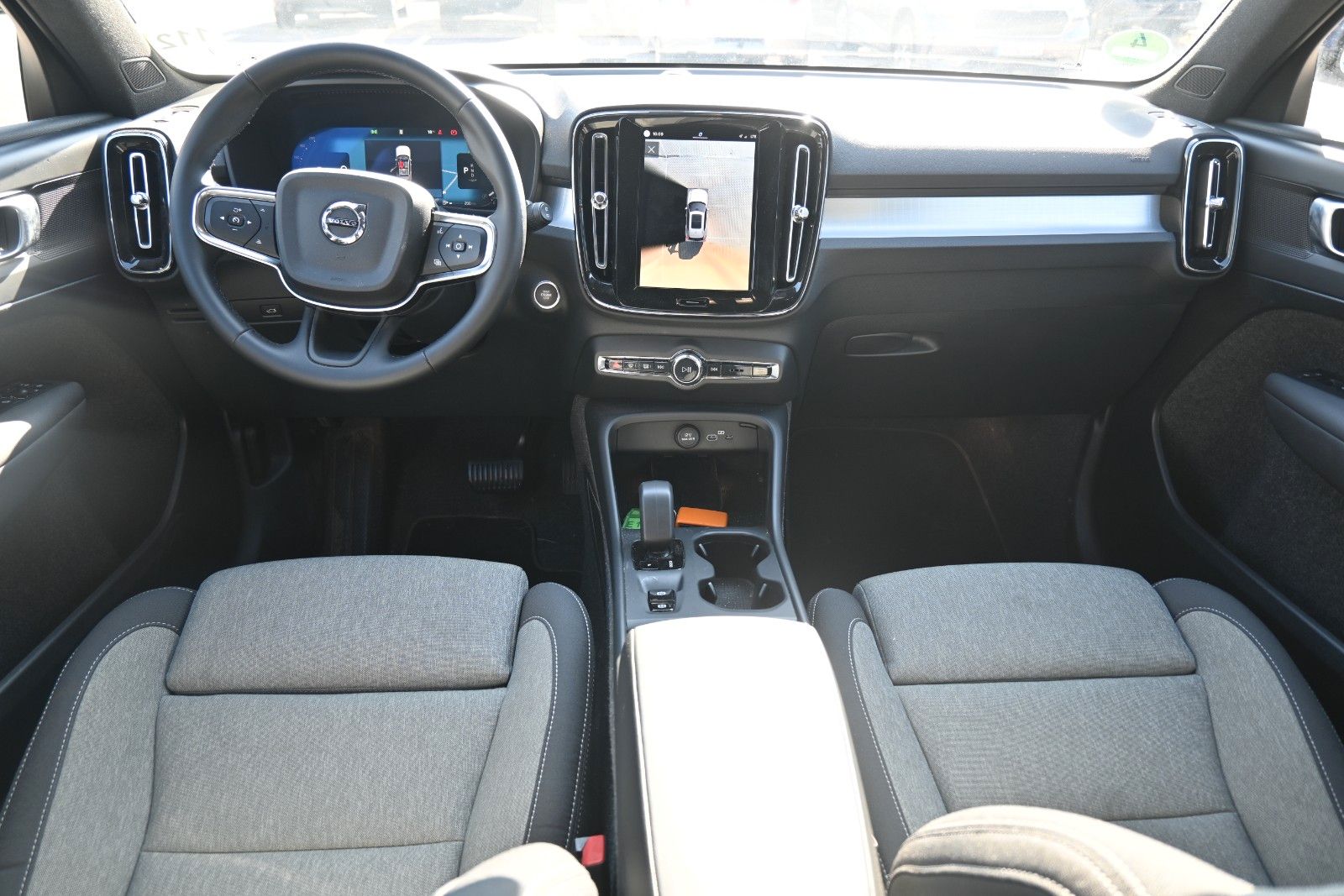 Fahrzeugabbildung Volvo XC40 B3 Benzin Core 2WD*LHZG*360°