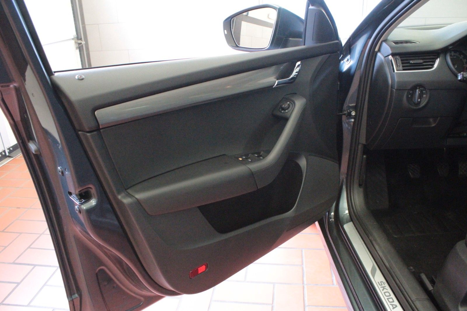 Fahrzeugabbildung SKODA Octavia 1.6 TDI CLEVER Combi  Navigation