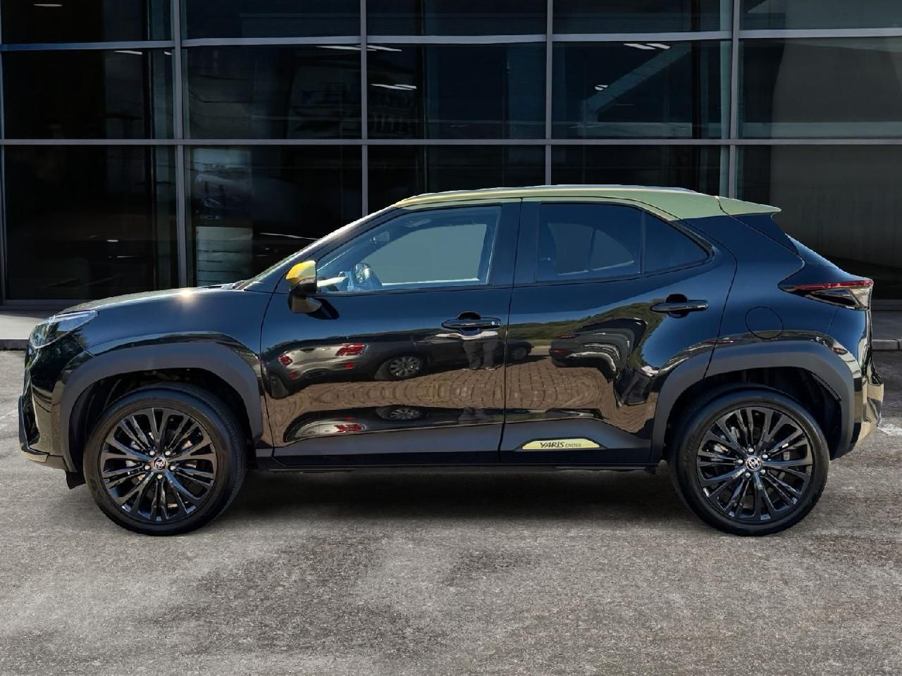 Fahrzeugabbildung Toyota Yaris Cross Hybrid FWD Adventure