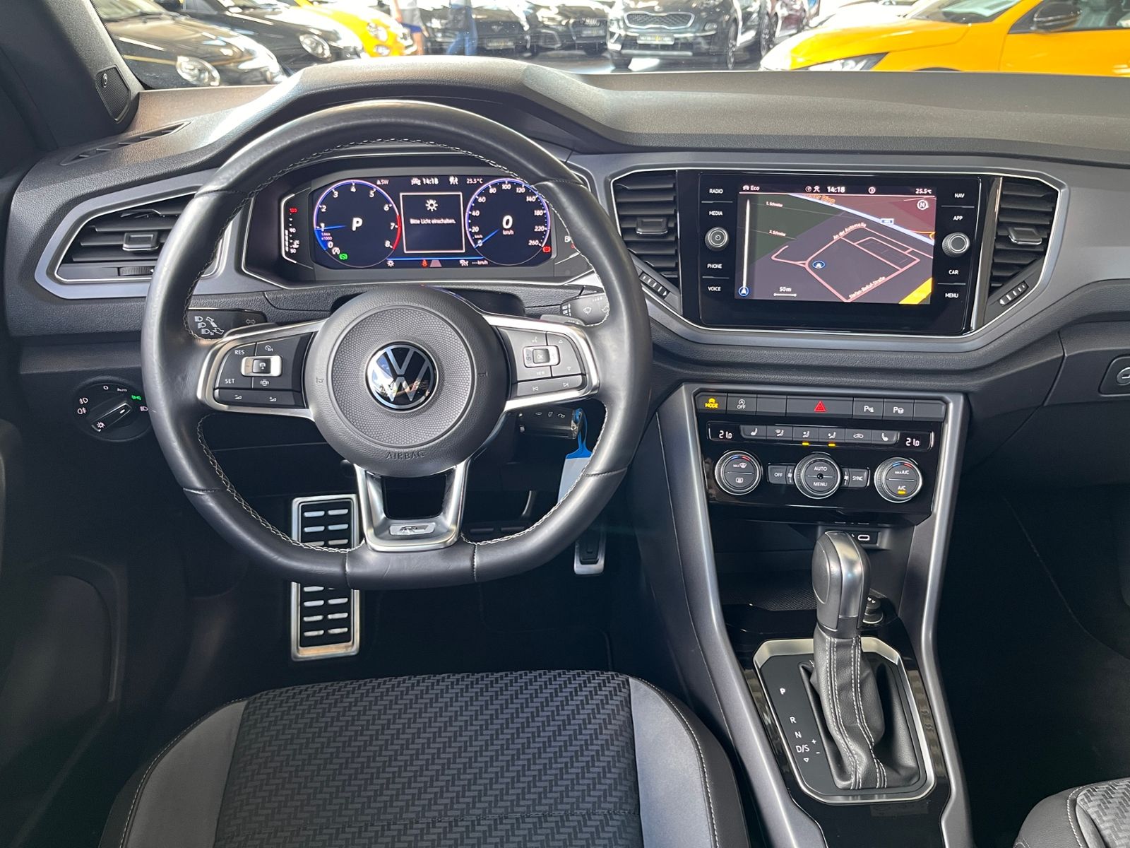 Fahrzeugabbildung Volkswagen T-Roc Cabriolet R-Line AHK LED NAVI ALU