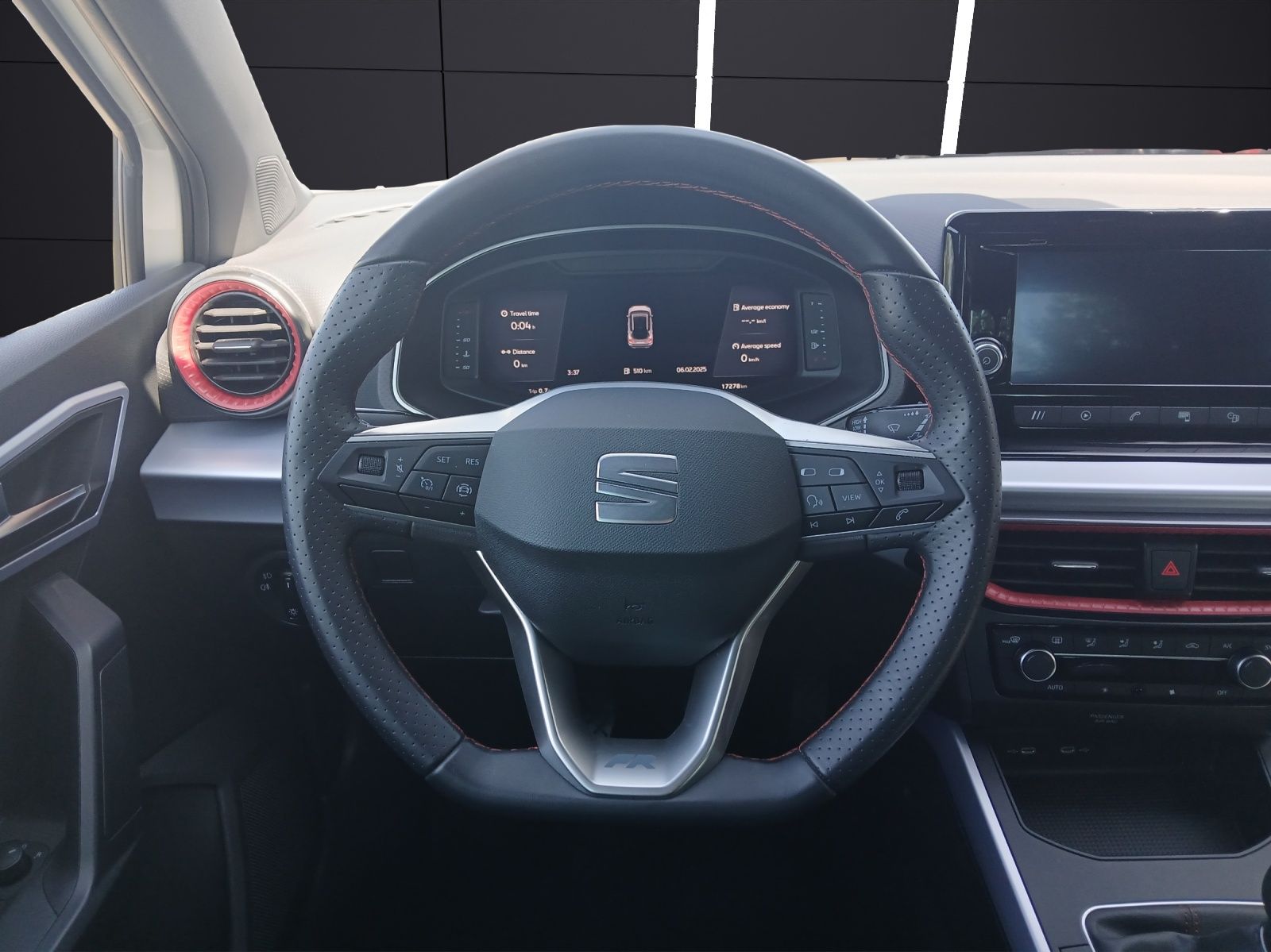 Fahrzeugabbildung SEAT Arona TSI FR-Line LED AID GRA PDC SH LM