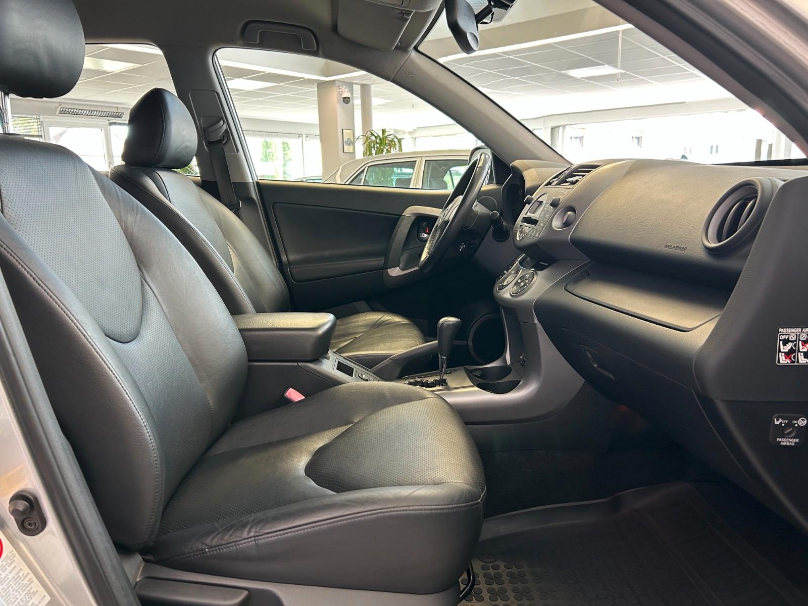Toyota RAV4 2.0 VVT-i 152 ch 4x4 Executive • Boîte auto • 95 000 km • Cuir • Clim auto