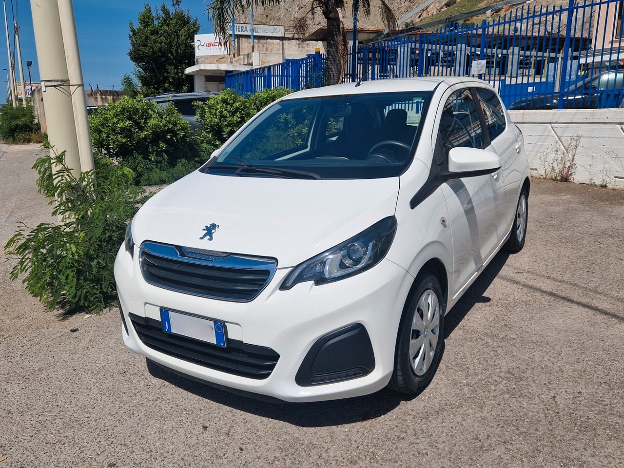 PEUGEOT 108