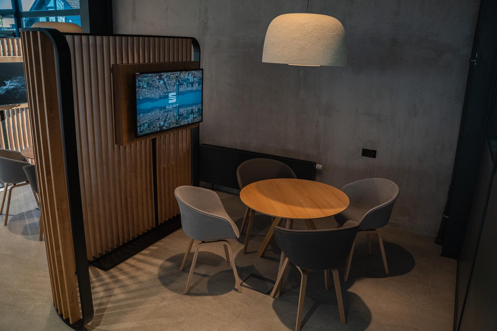 showroom-image-top