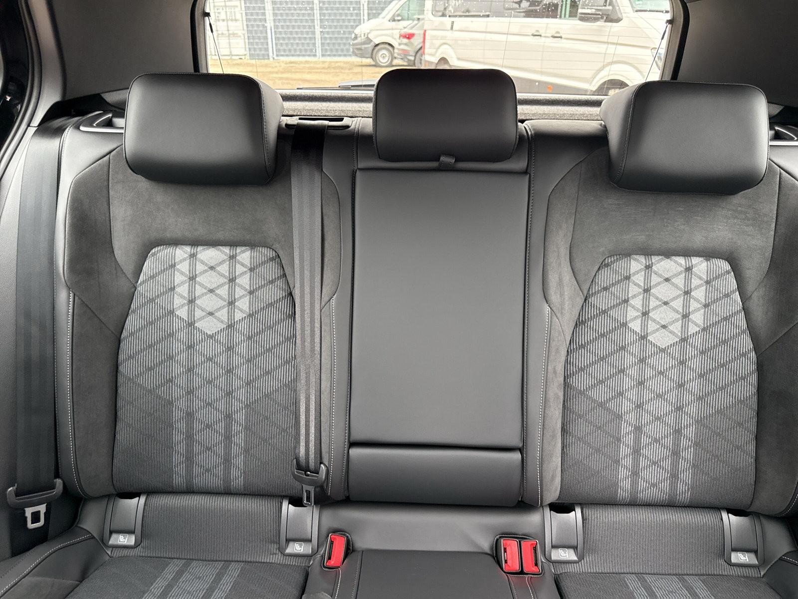 Volkswagen Golf 1.5 eTSI DSG R-Line AHK Matrix Black Style, миниатюра 21