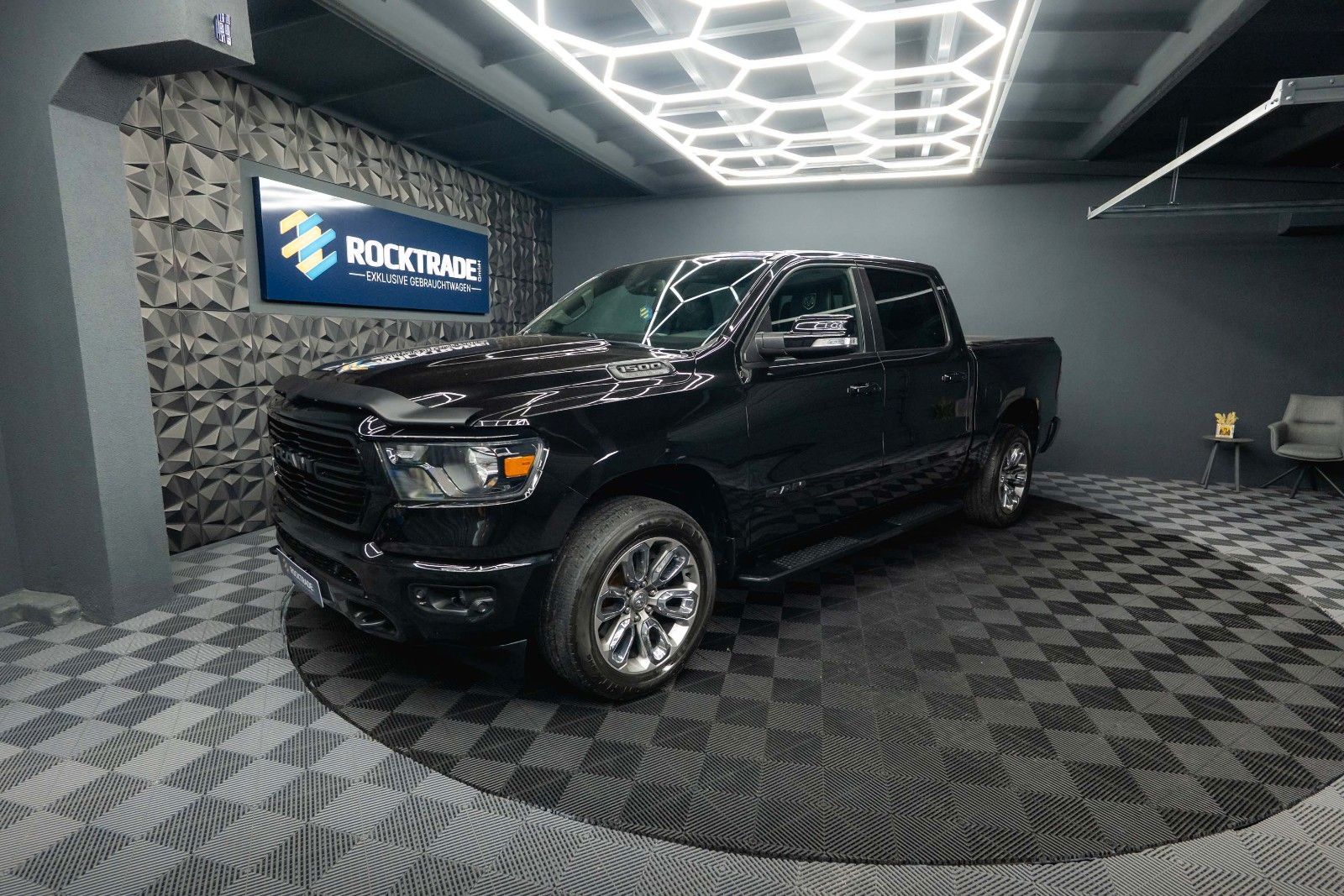 Fahrzeugabbildung Dodge RAM 5.7 V8 HEMI 4x4 BLACK *LPG 200L*Unfallfrei*