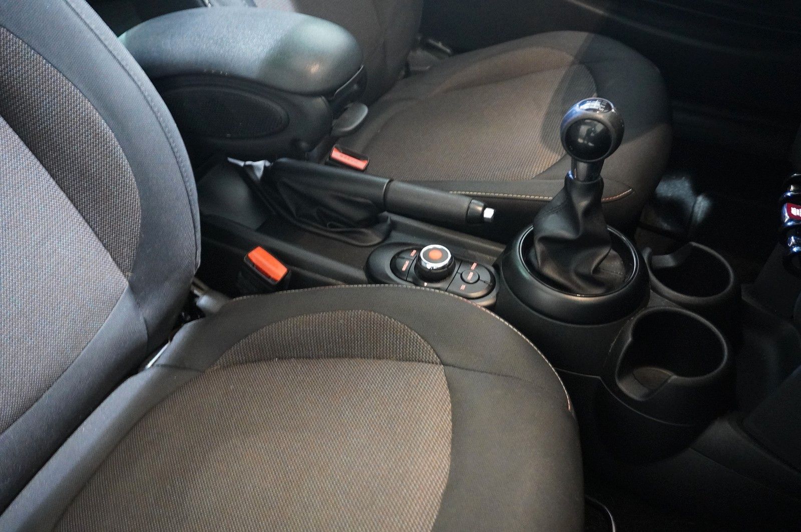 Fahrzeugabbildung MINI COOPER 1.5 3-TÜR PANO./SHZ/KLIMA/BT