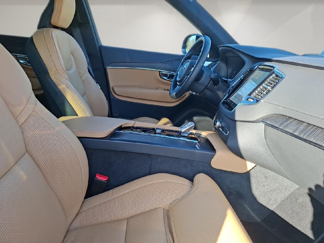 Fahrzeugabbildung Volvo XC90 T8 AWD Ultra Dark Plug-In Hybrid*B&W*