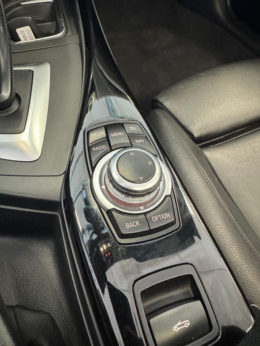 Fahrzeugabbildung BMW 220 i Cabrio Sport Line/ NAVI/KLIMA/AUTOMATIK