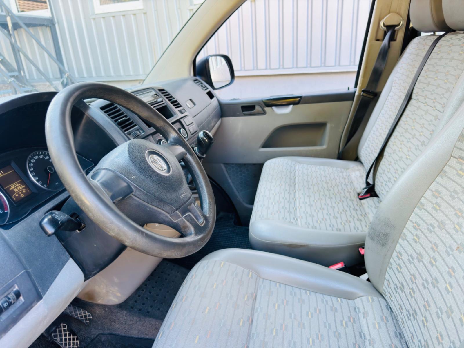 Volkswagen Caravelle 2010 — photo 9